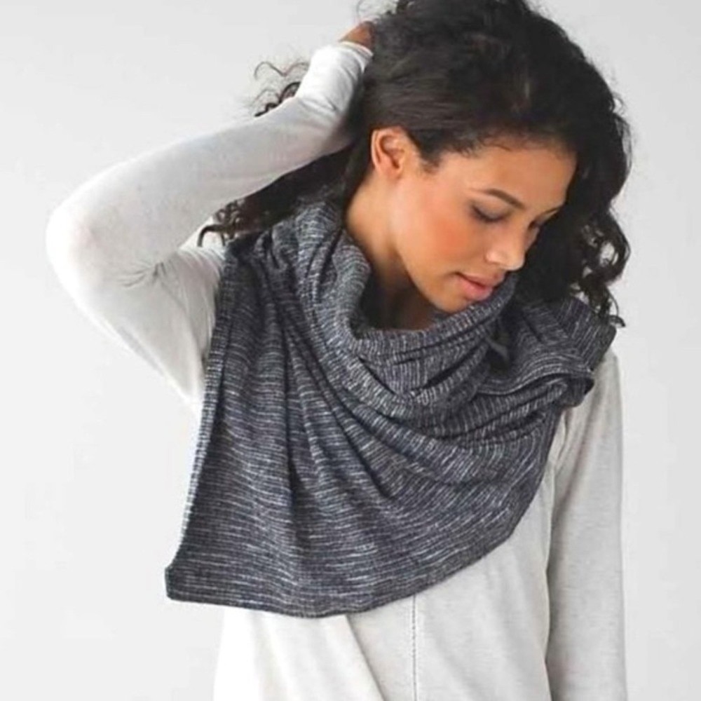 Lululemon Gray Striped Vinyasa Reversible Convertible Snap‎ Scarf